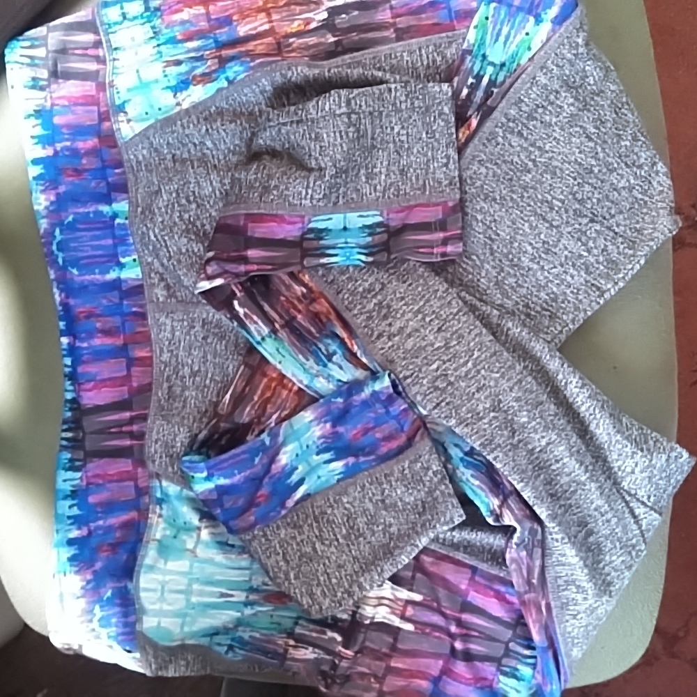 OS LuLaRoe work out leggings, full length with no rips holes nor stains